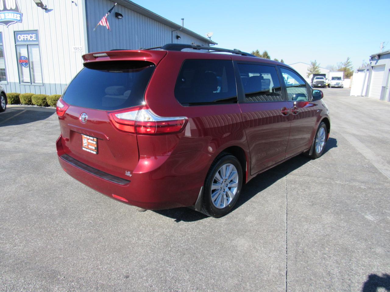 Toyota Sienna 5dr 7-Pass Van LE AWD (Natl) 2016
