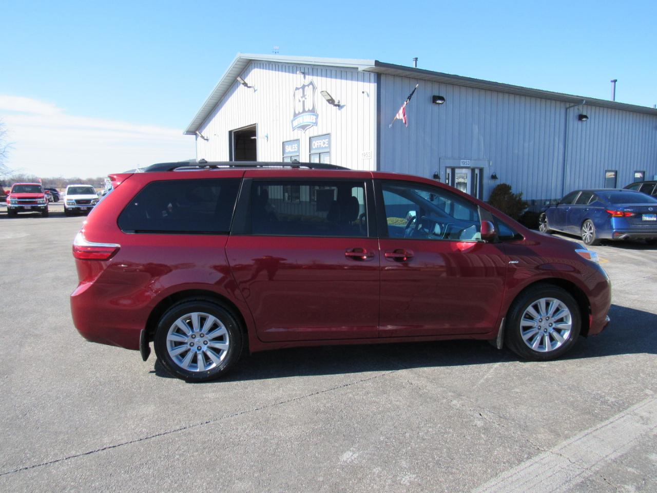 Toyota Sienna 5dr 7-Pass Van LE AWD (Natl) 2016