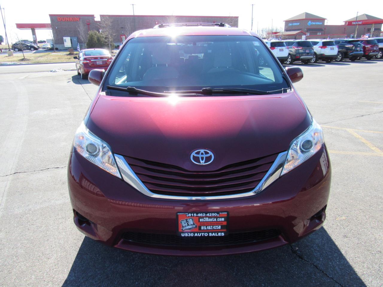 Toyota Sienna 5dr 7-Pass Van LE AWD (Natl) 2016