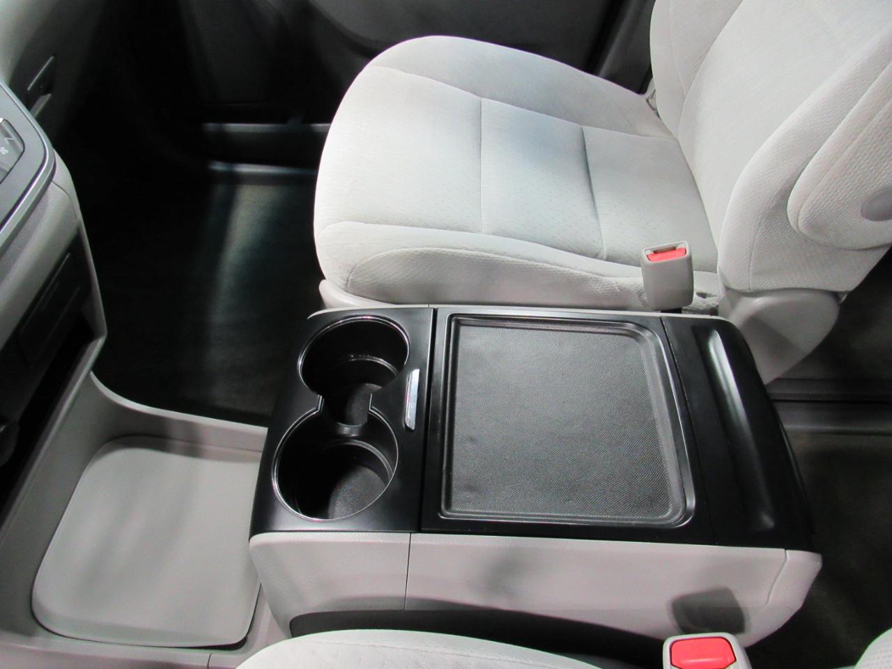 Toyota Sienna 5dr 7-Pass Van LE AWD (Natl) 2016