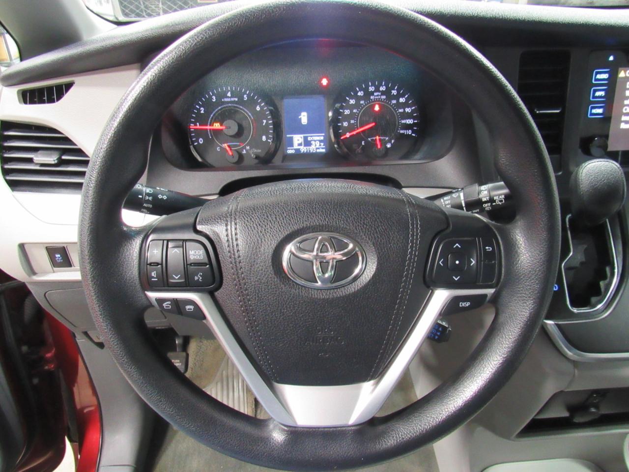 Toyota Sienna 5dr 7-Pass Van LE AWD (Natl) 2016