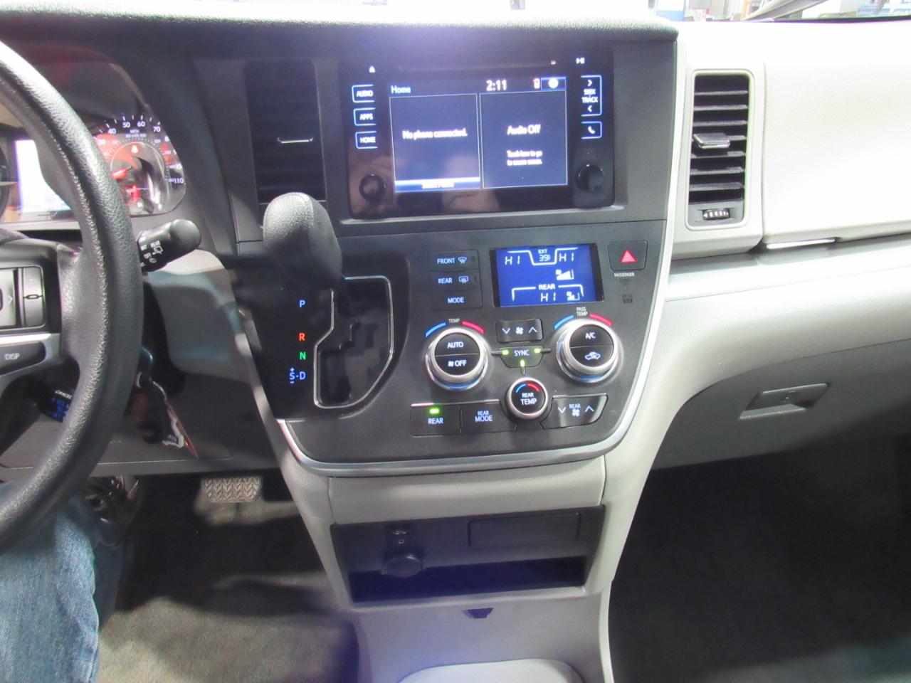 Toyota Sienna 5dr 7-Pass Van LE AWD (Natl) 2016