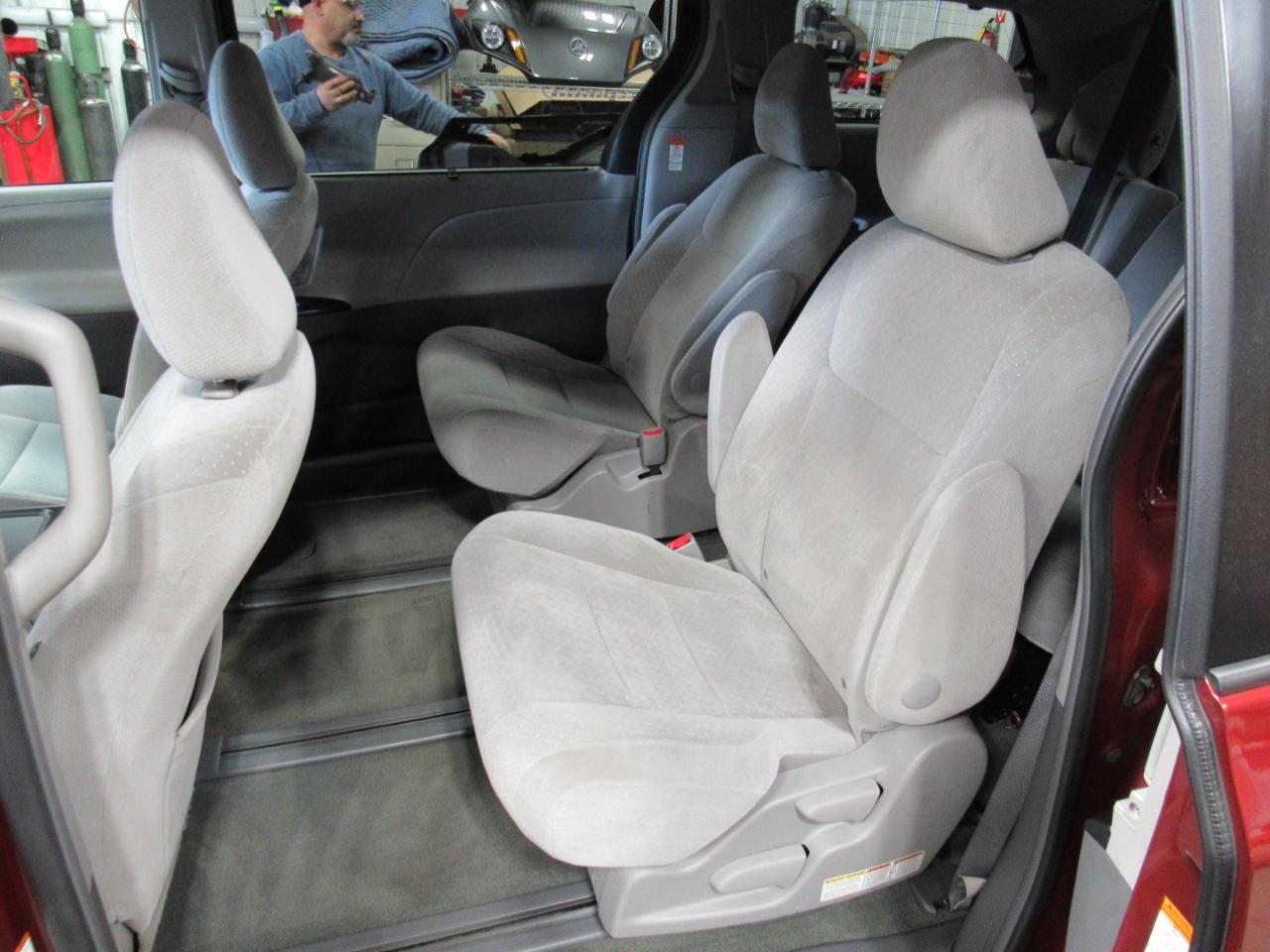 Toyota Sienna 5dr 7-Pass Van LE AWD (Natl) 2016