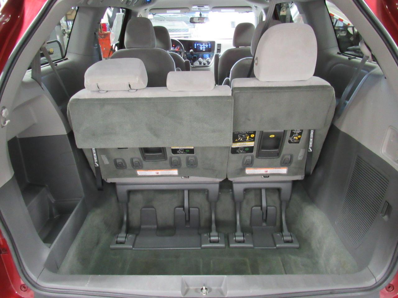 Toyota Sienna 5dr 7-Pass Van LE AWD (Natl) 2016