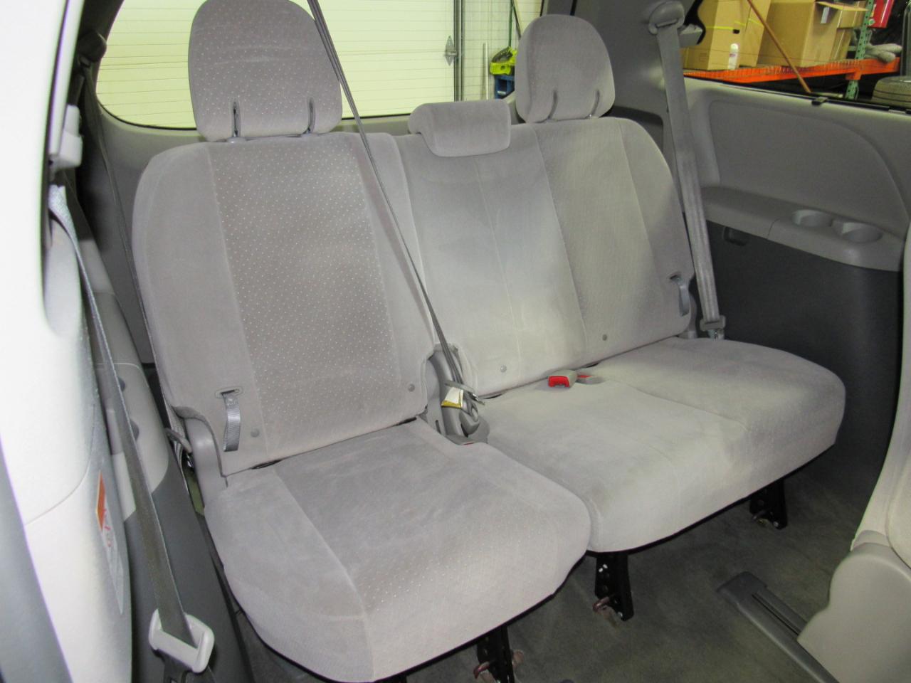 Toyota Sienna 5dr 7-Pass Van LE AWD (Natl) 2016