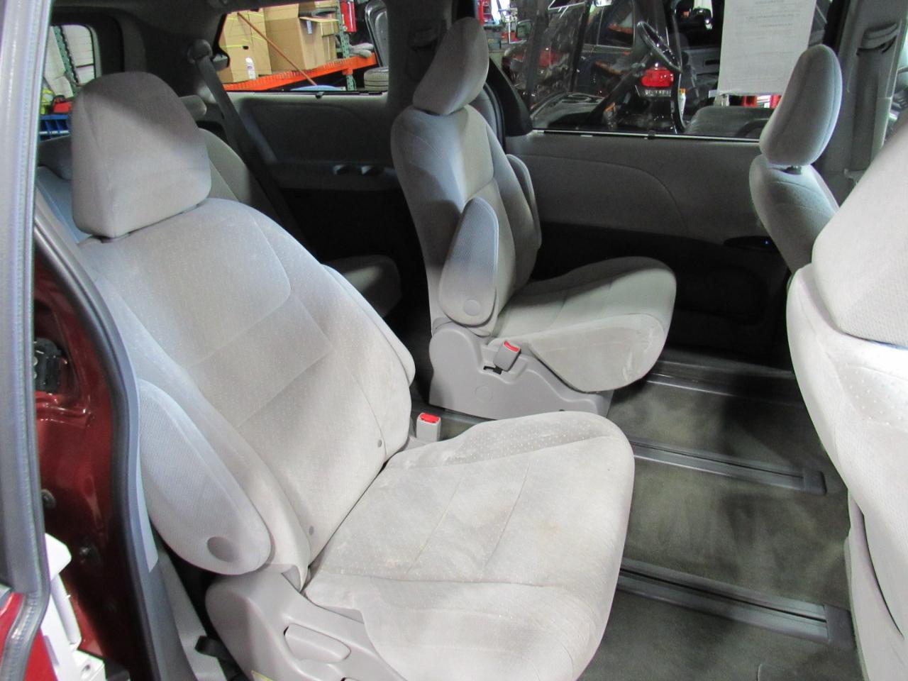 Toyota Sienna 5dr 7-Pass Van LE AWD (Natl) 2016