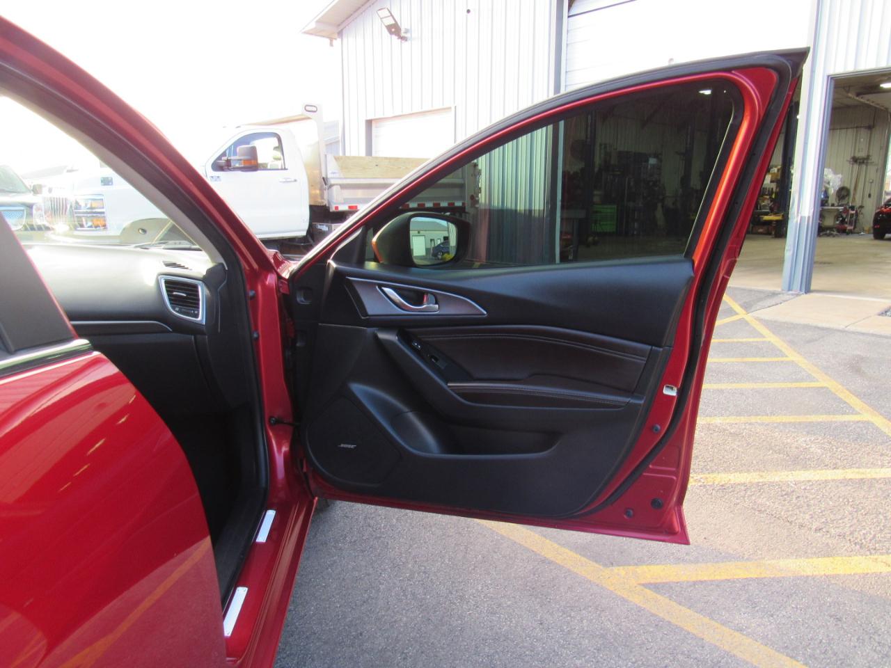 Mazda Mazda3 4-Door Grand Touring Auto 2017