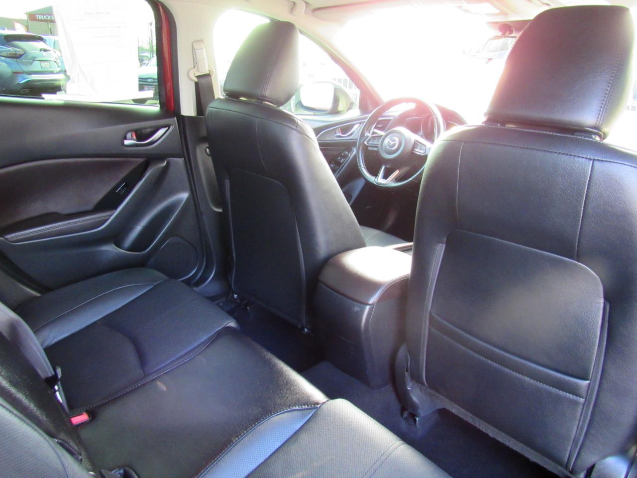 Mazda Mazda3 4-Door Grand Touring Auto 2017