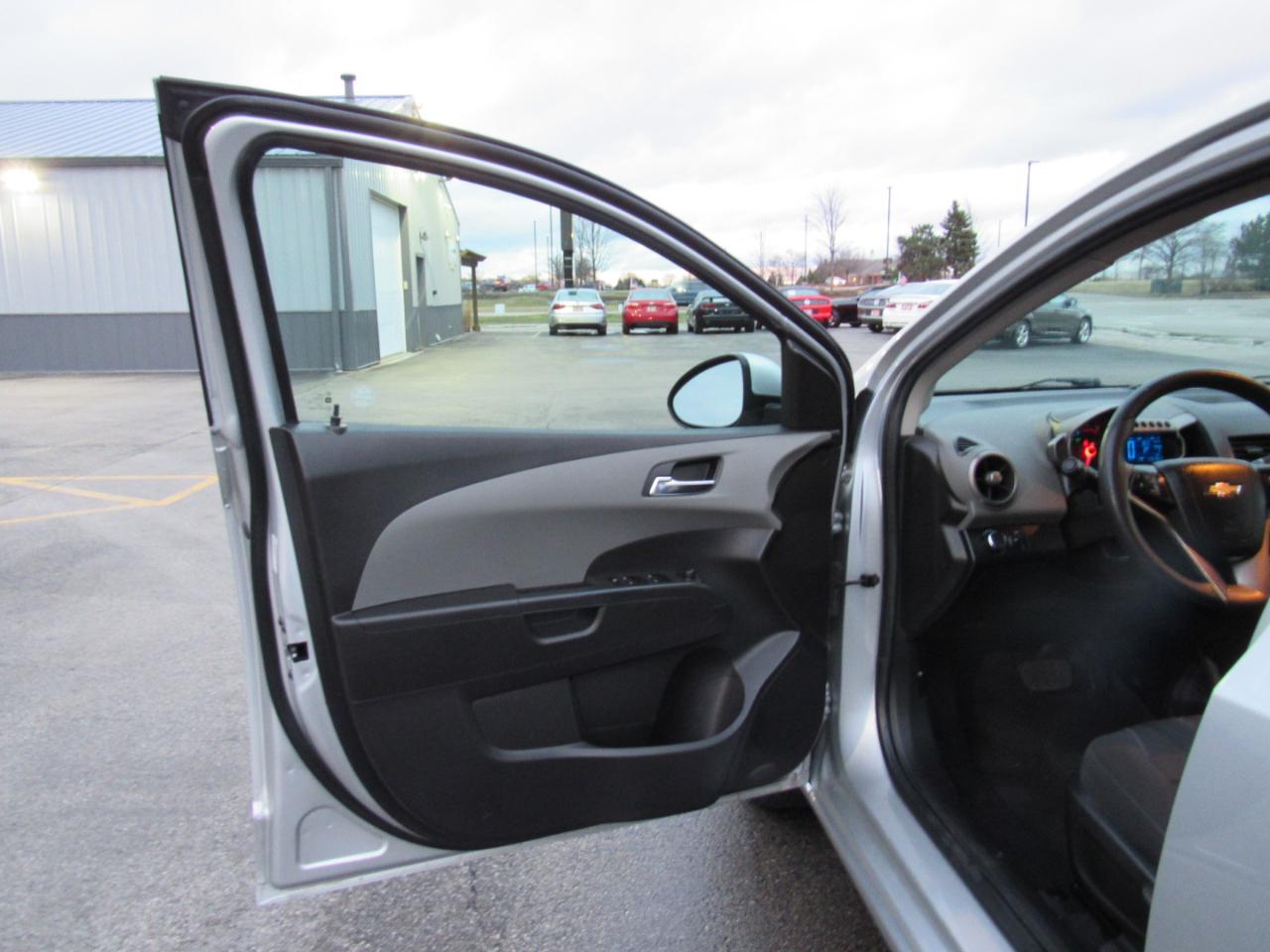 Chevrolet Sonic 5dr HB LT 2LT 2012