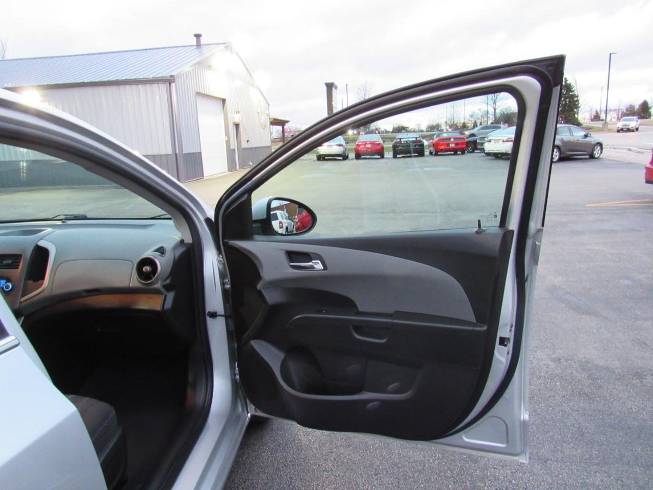 Chevrolet Sonic 5dr HB LT 2LT 2012