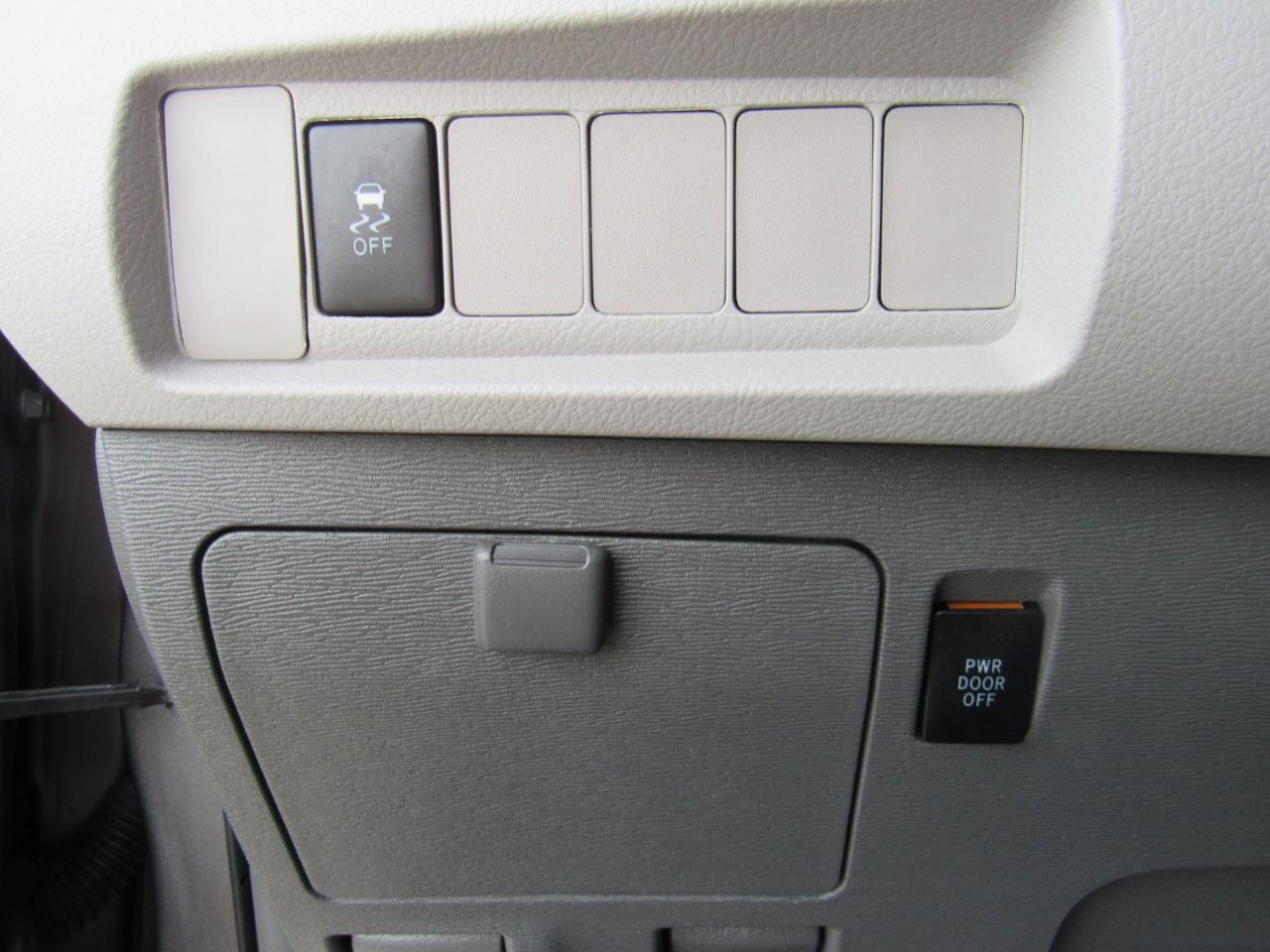 Toyota Sienna LE FWD 8-Passenger (Natl) 2017