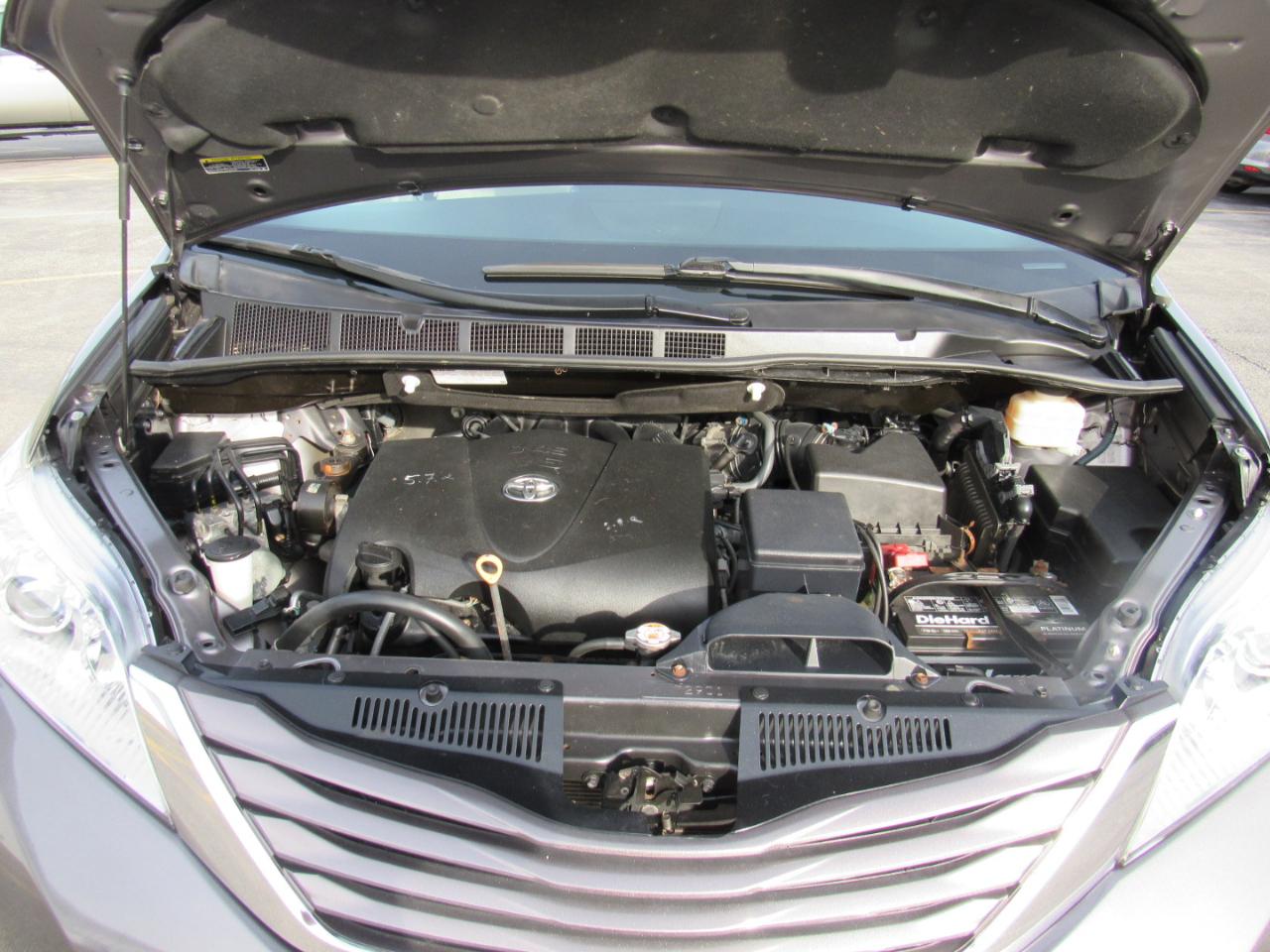 Toyota Sienna LE FWD 8-Passenger (Natl) 2017