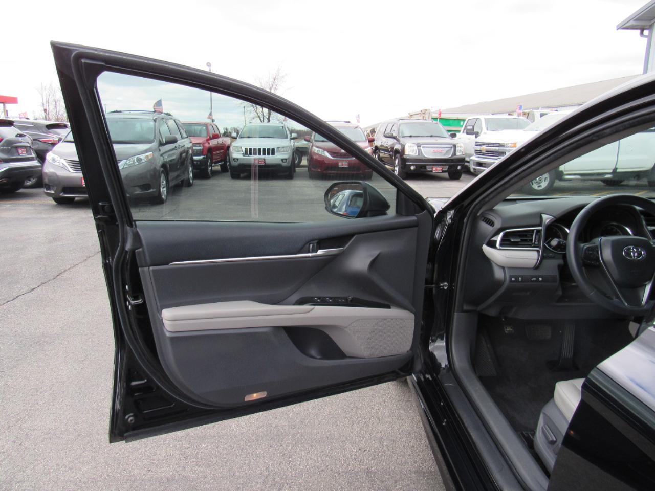 Toyota Camry XLE Auto (Natl) 2018