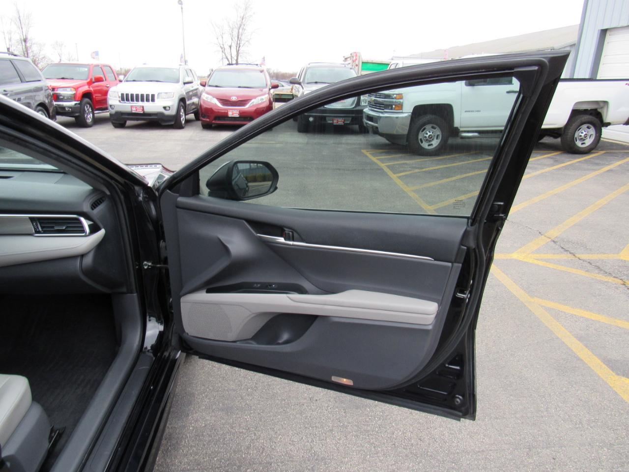 Toyota Camry XLE Auto (Natl) 2018