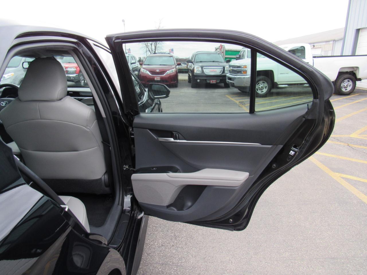 Toyota Camry XLE Auto (Natl) 2018