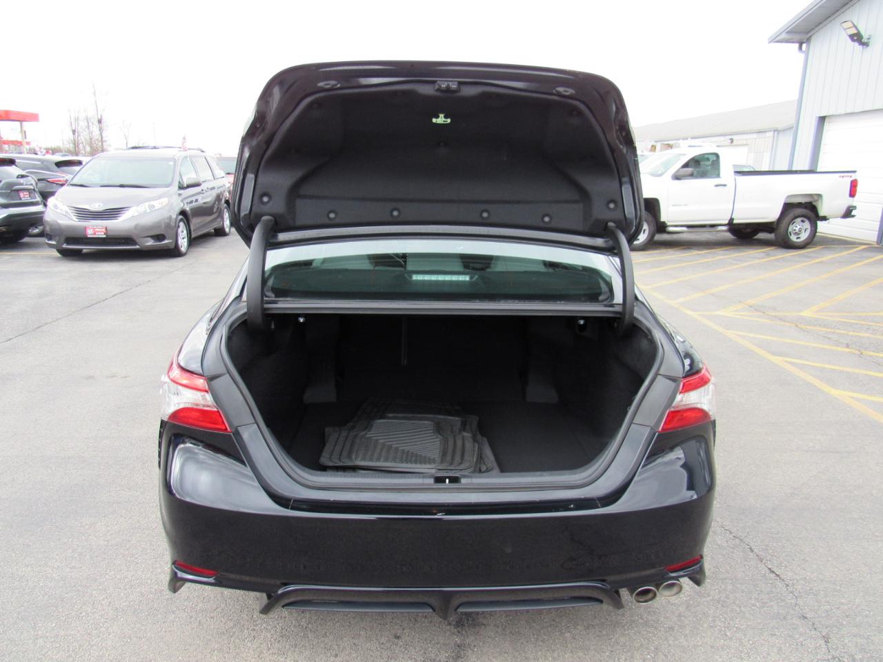 Toyota Camry XLE Auto (Natl) 2018