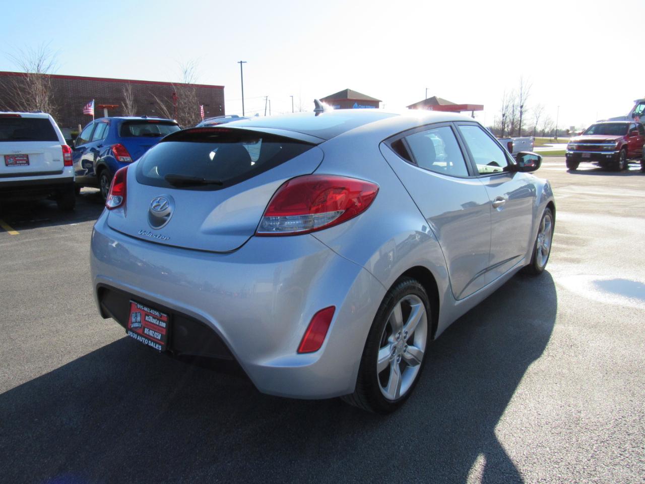 Hyundai Veloster 3dr Cpe Auto w/Black Int 2013