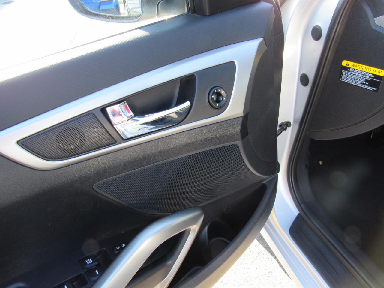 Hyundai Veloster 3dr Cpe Auto w/Black Int 2013