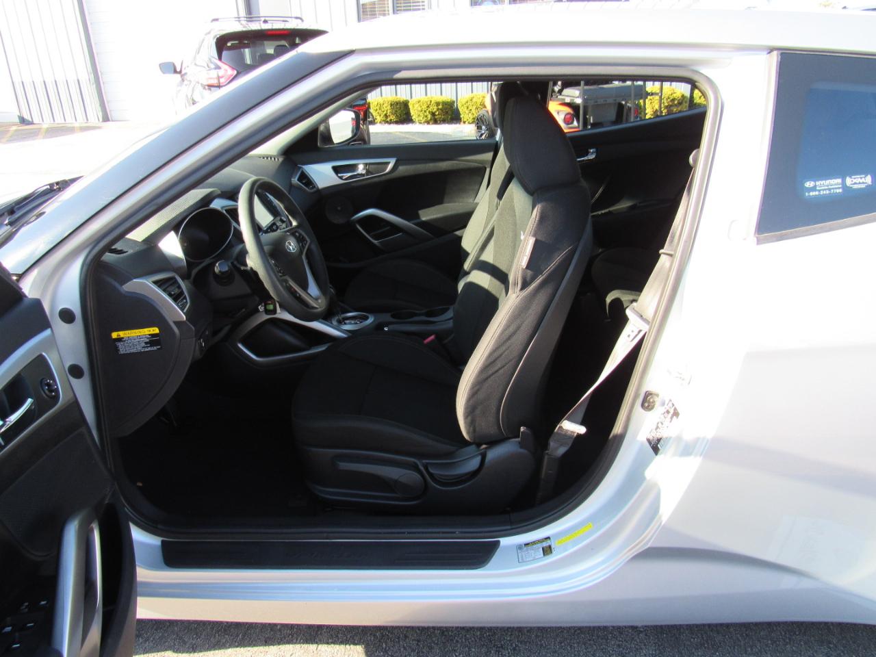 Hyundai Veloster 3dr Cpe Auto w/Black Int 2013