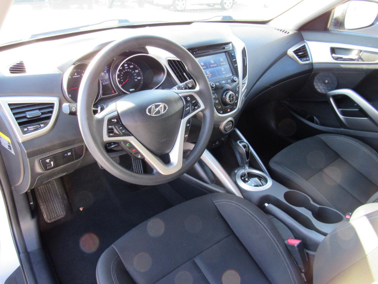 Hyundai Veloster 3dr Cpe Auto w/Black Int 2013