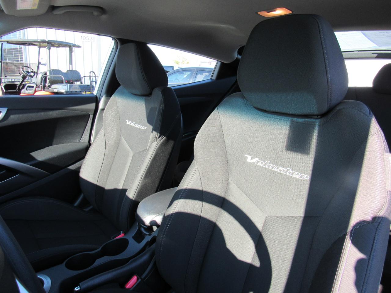 Hyundai Veloster 3dr Cpe Auto w/Black Int 2013