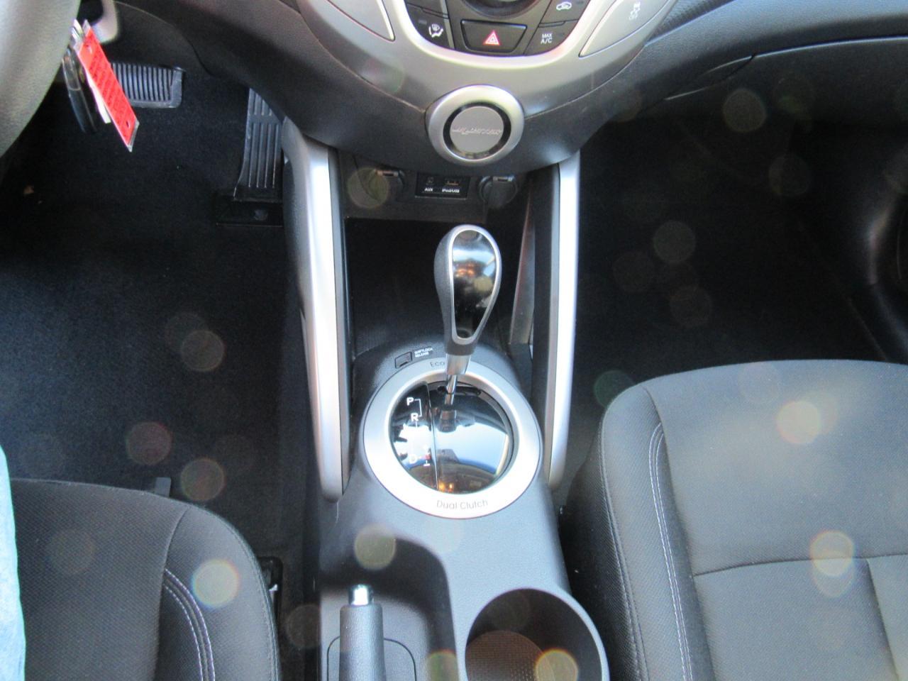 Hyundai Veloster 3dr Cpe Auto w/Black Int 2013