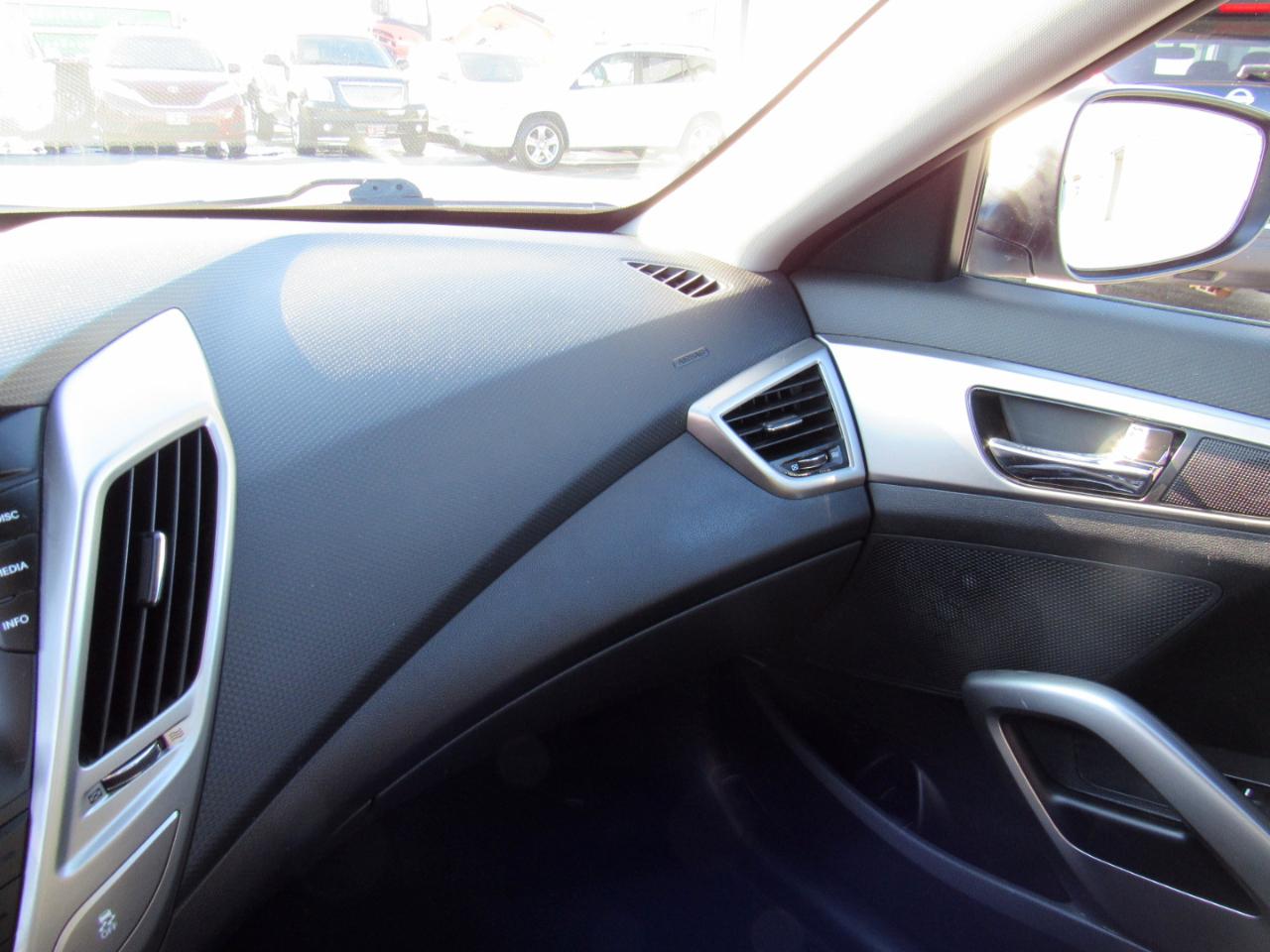 Hyundai Veloster 3dr Cpe Auto w/Black Int 2013