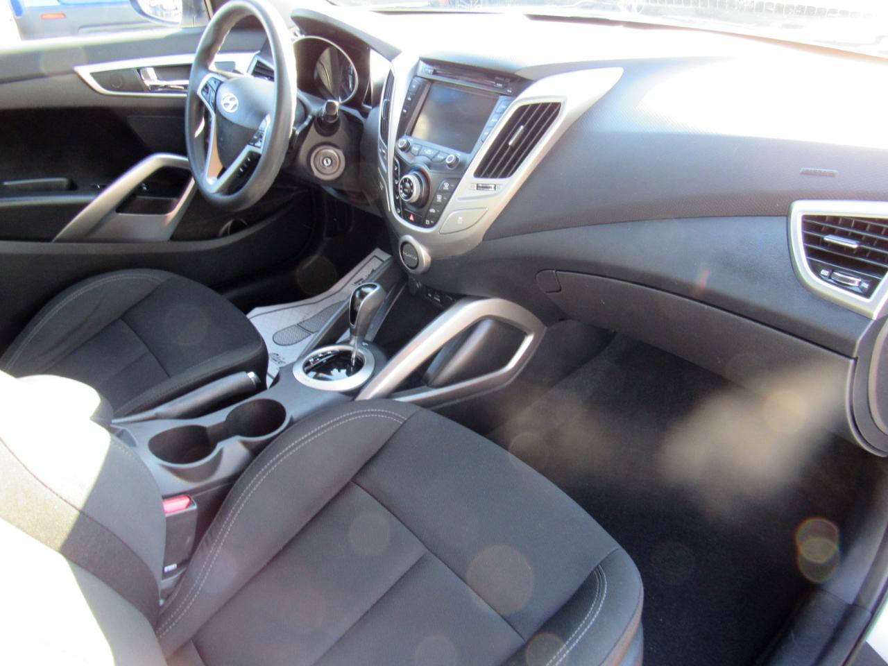 Hyundai Veloster 3dr Cpe Auto w/Black Int 2013