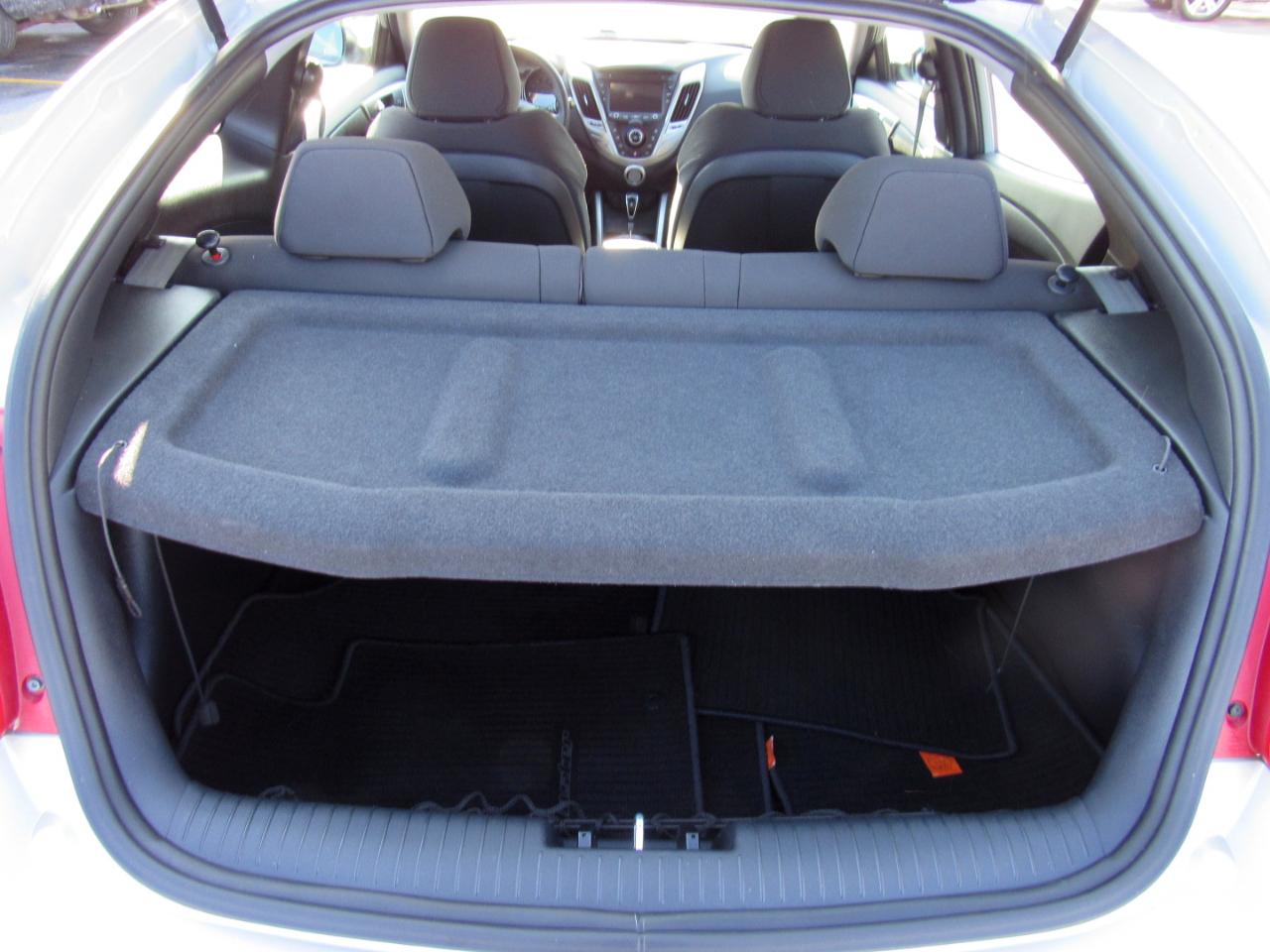 Hyundai Veloster 3dr Cpe Auto w/Black Int 2013