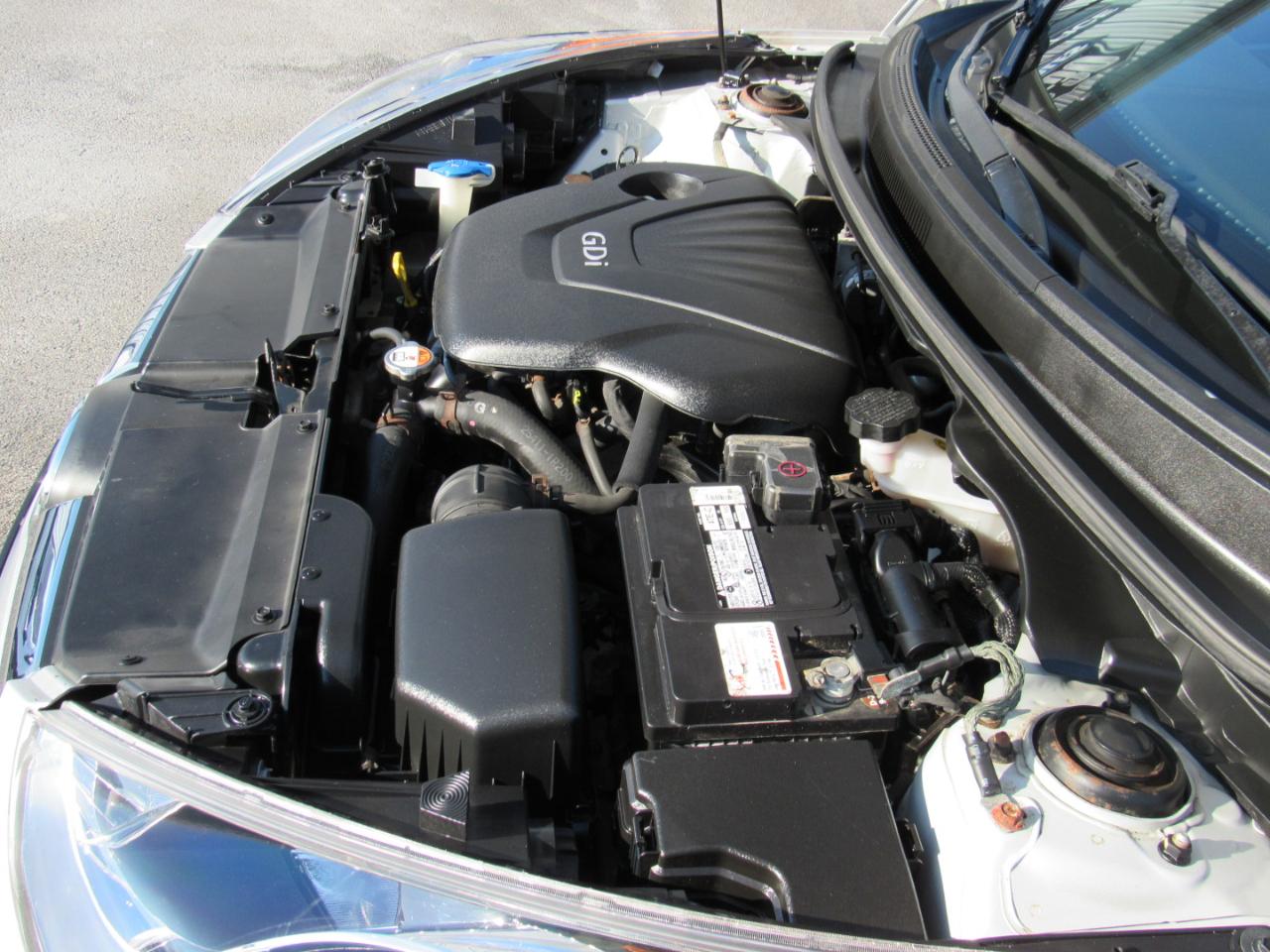 Hyundai Veloster 3dr Cpe Auto w/Black Int 2013