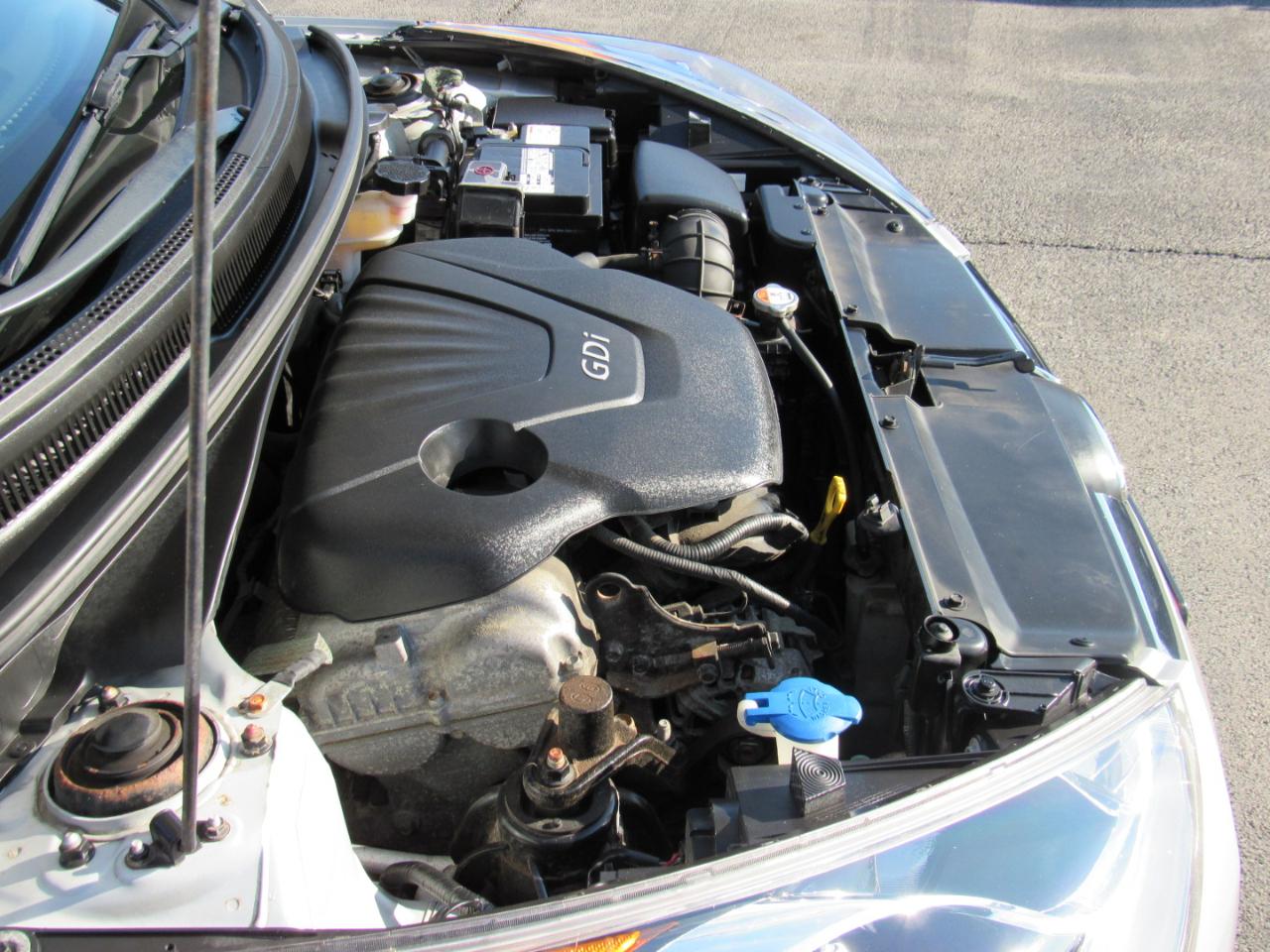 Hyundai Veloster 3dr Cpe Auto w/Black Int 2013