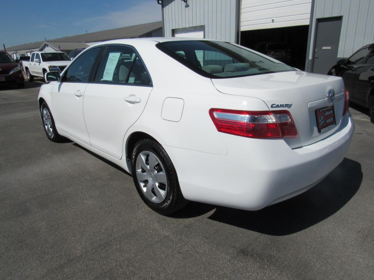 Toyota Camry 4dr Sdn I4 Man (Natl) 2009