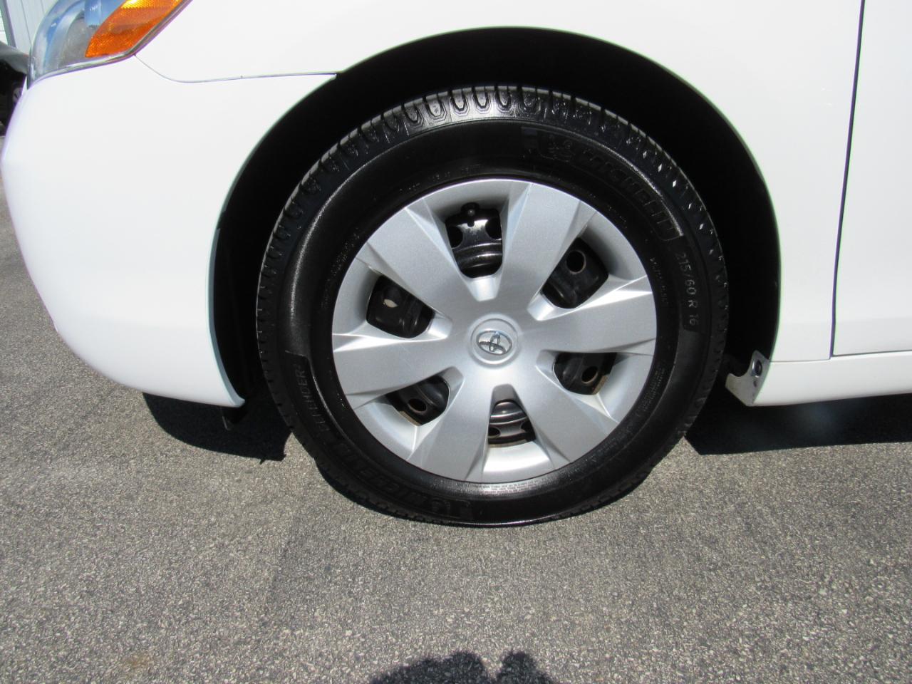 Toyota Camry 4dr Sdn I4 Man (Natl) 2009