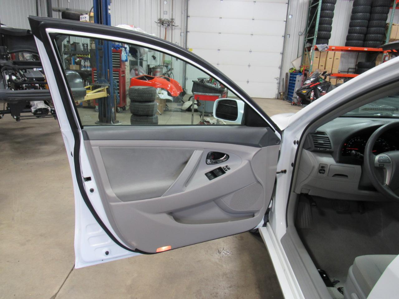 Toyota Camry 4dr Sdn I4 Man (Natl) 2009