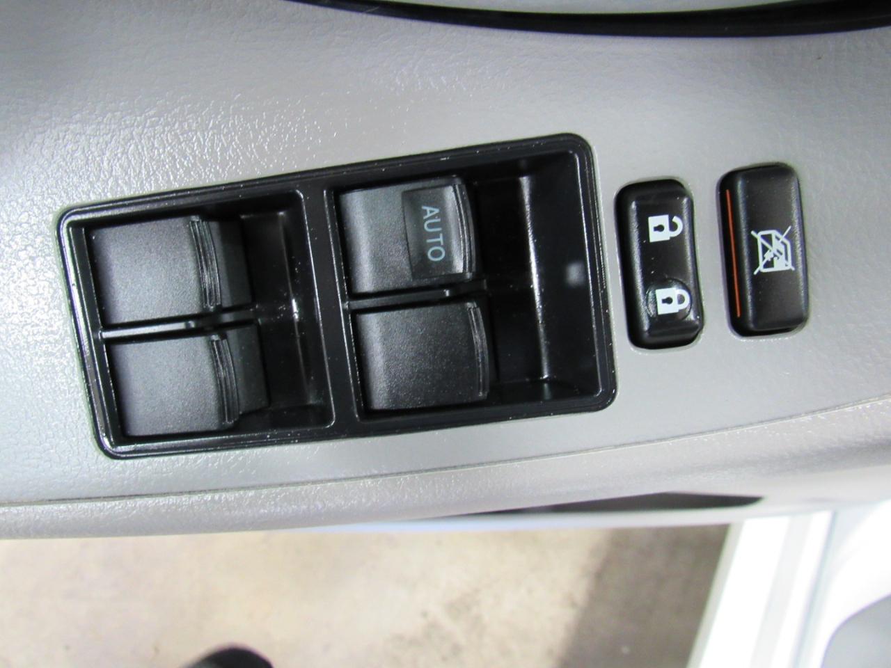 Toyota Camry 4dr Sdn I4 Man (Natl) 2009