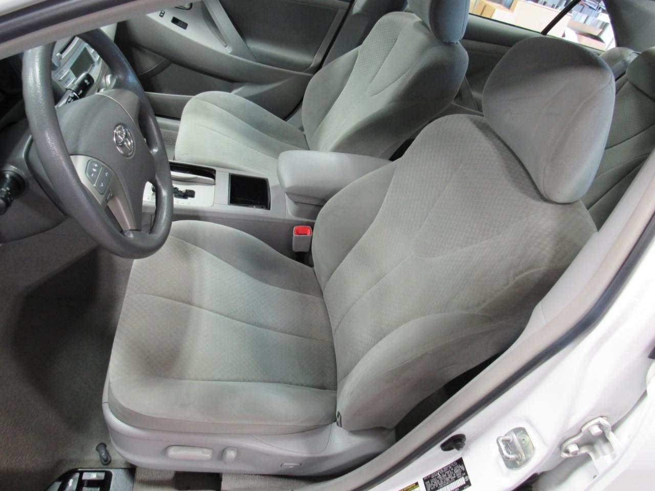 Toyota Camry 4dr Sdn I4 Man (Natl) 2009