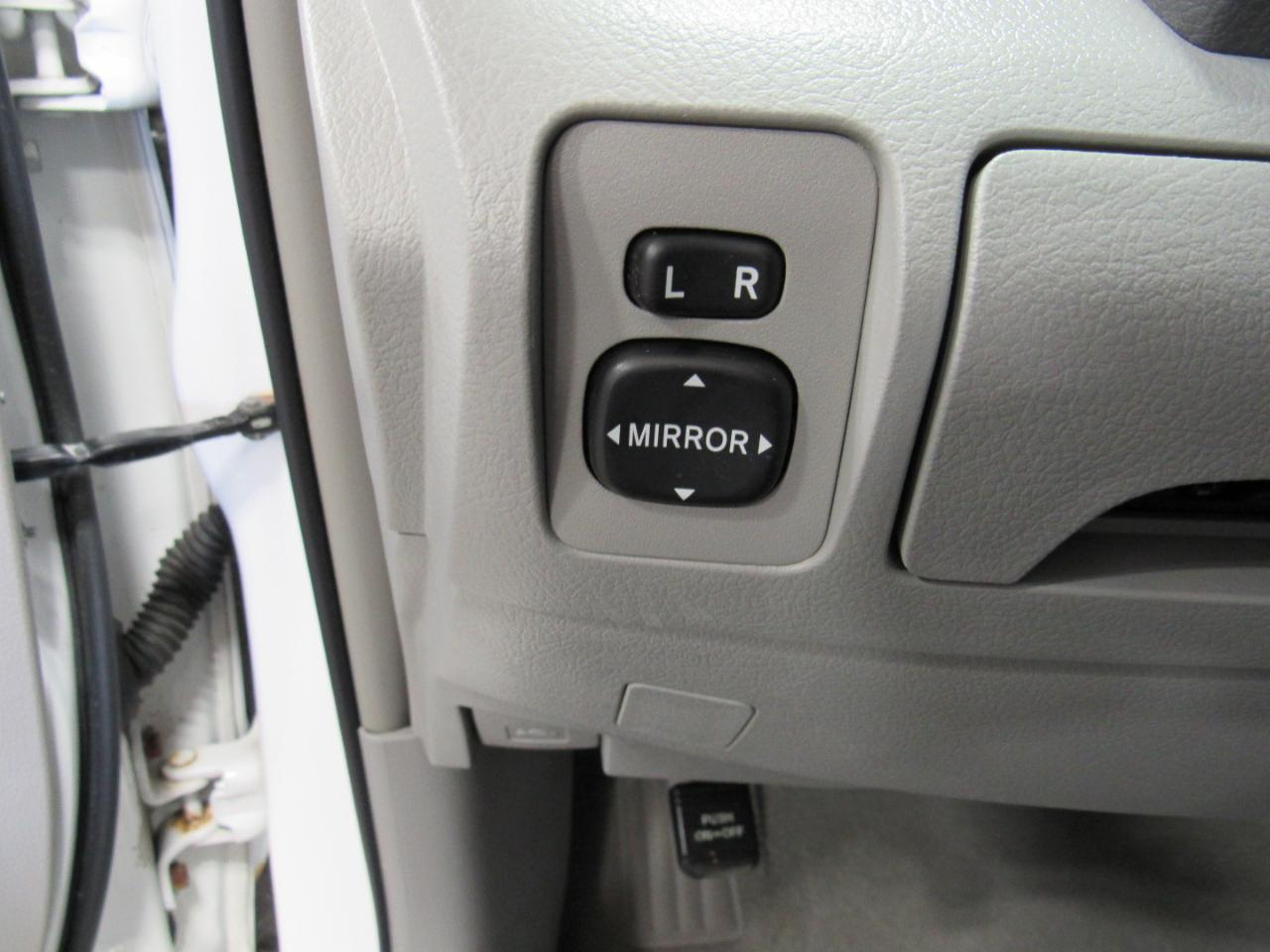 Toyota Camry 4dr Sdn I4 Man (Natl) 2009