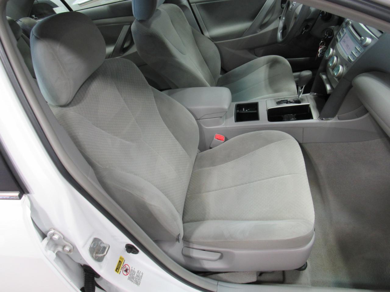 Toyota Camry 4dr Sdn I4 Man (Natl) 2009