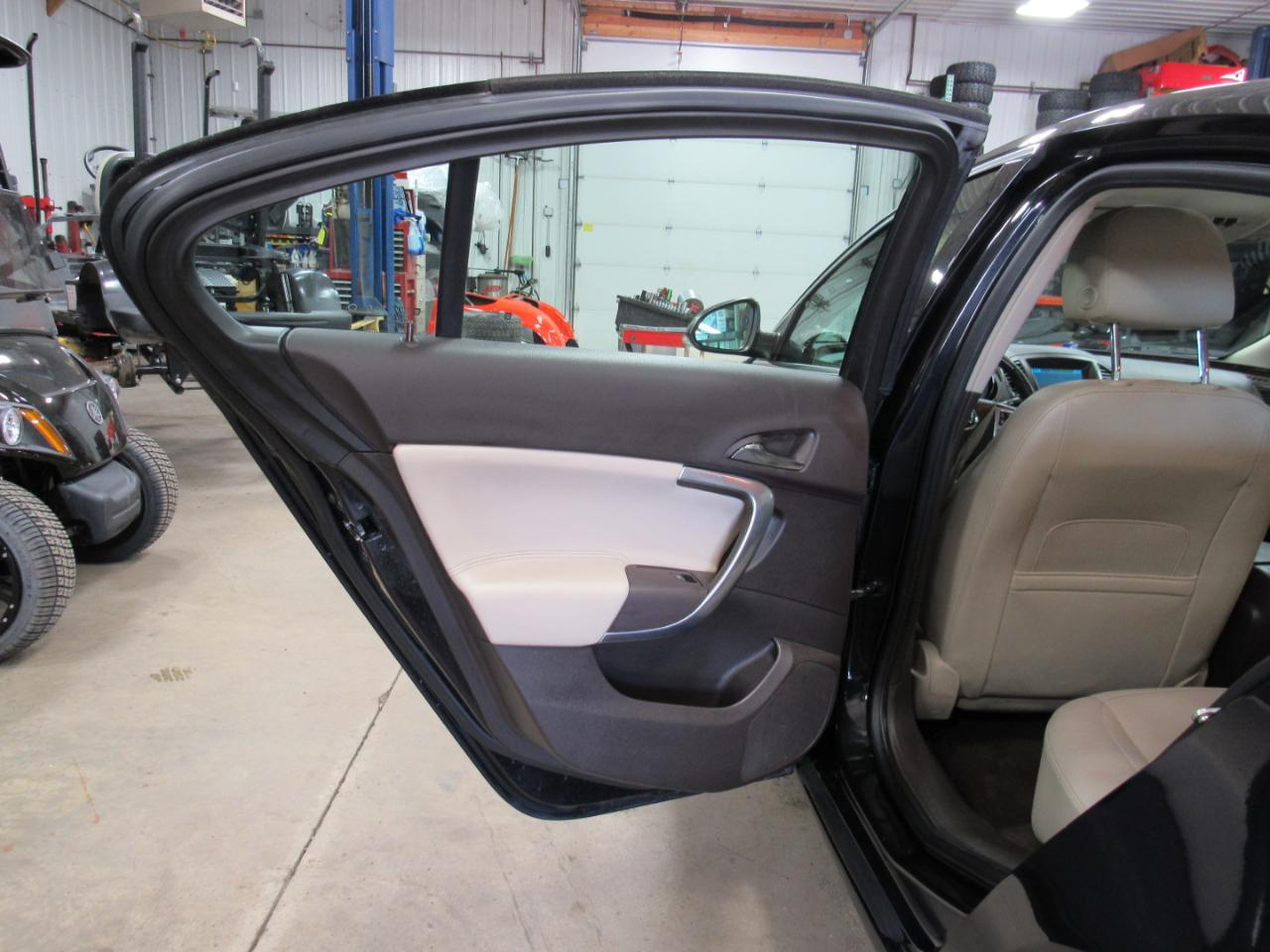 Buick Regal 4dr Sdn Premium 1 2012