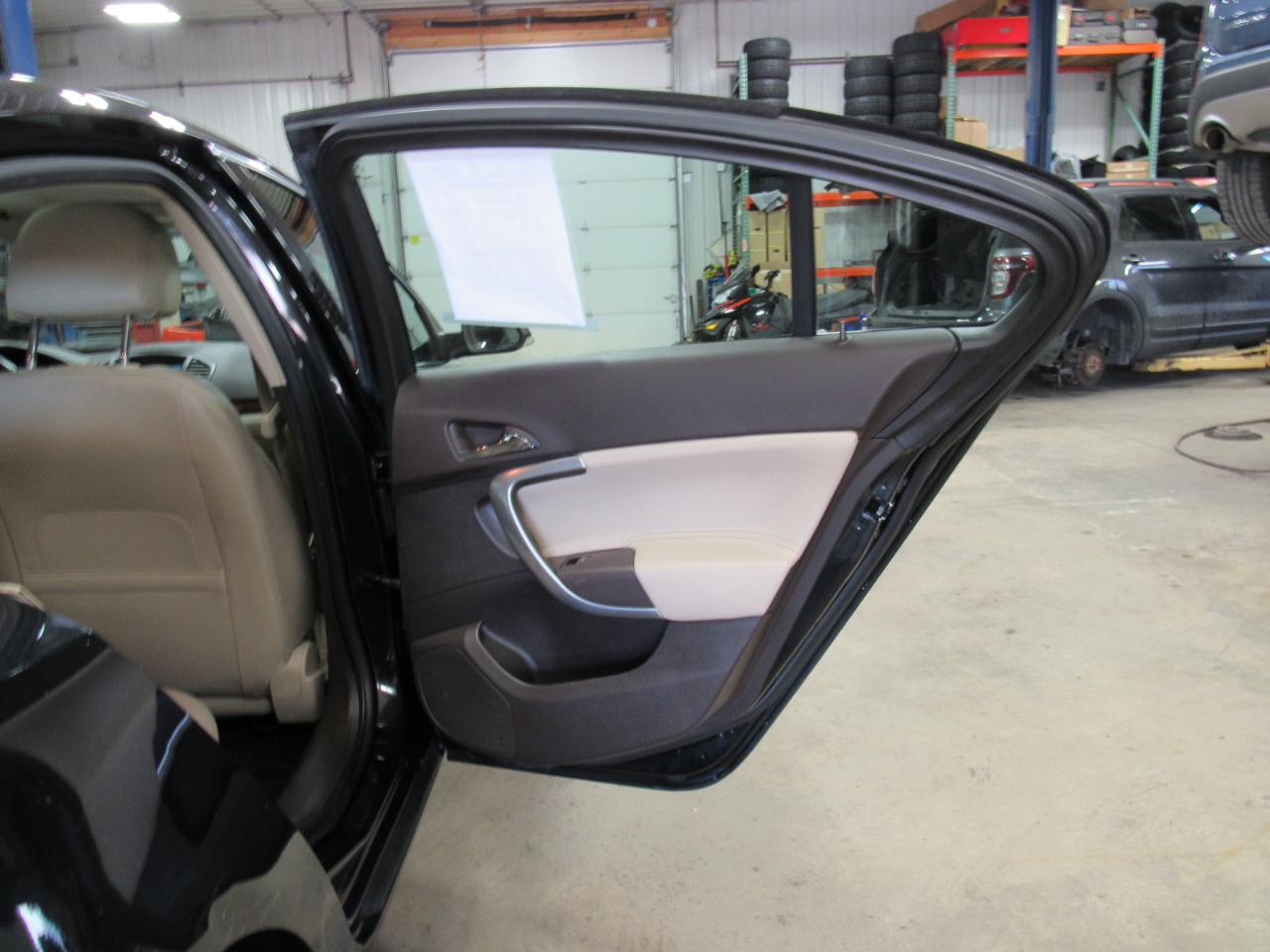 Buick Regal 4dr Sdn Premium 1 2012