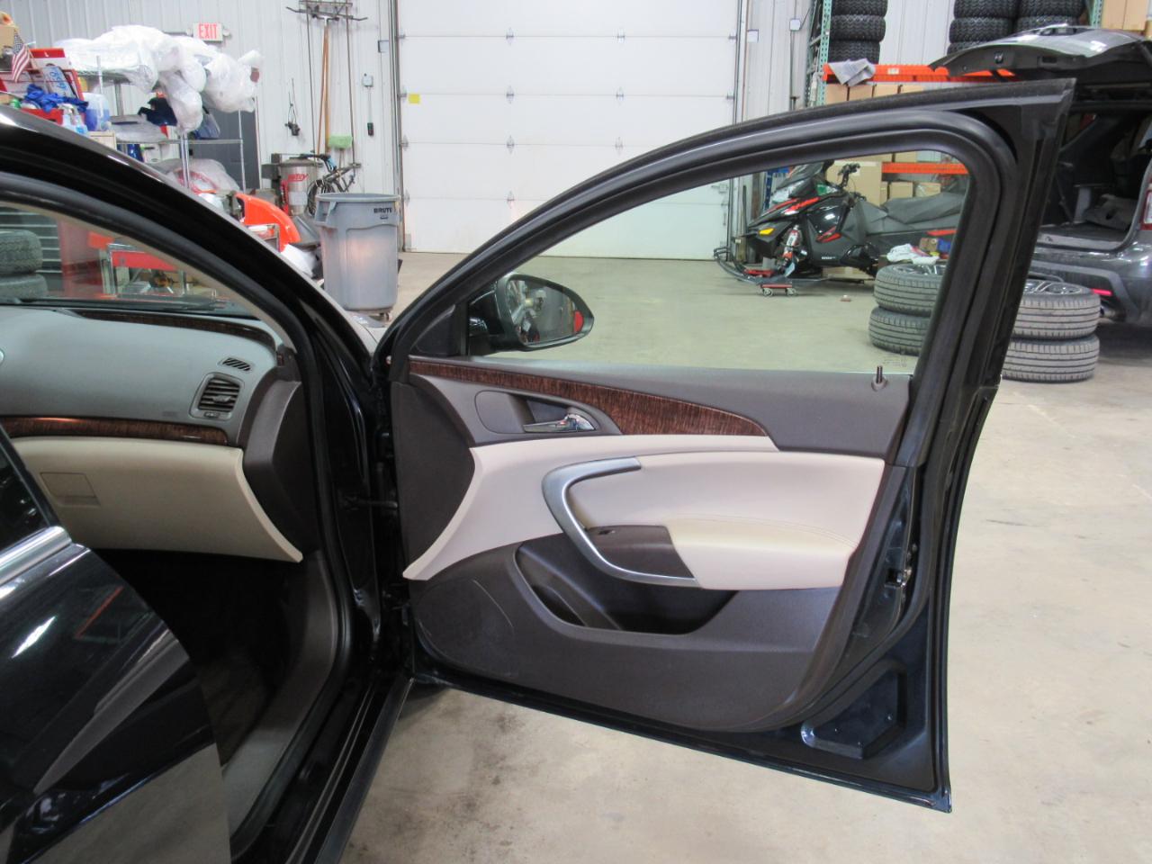 Buick Regal 4dr Sdn Premium 1 2012