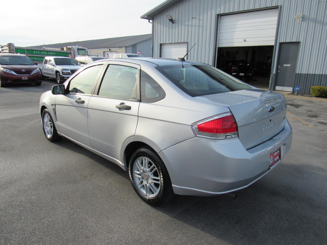 Ford Focus 4dr Sdn SE 2008