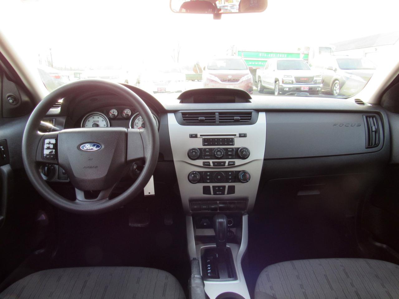 Ford Focus 4dr Sdn SE 2008