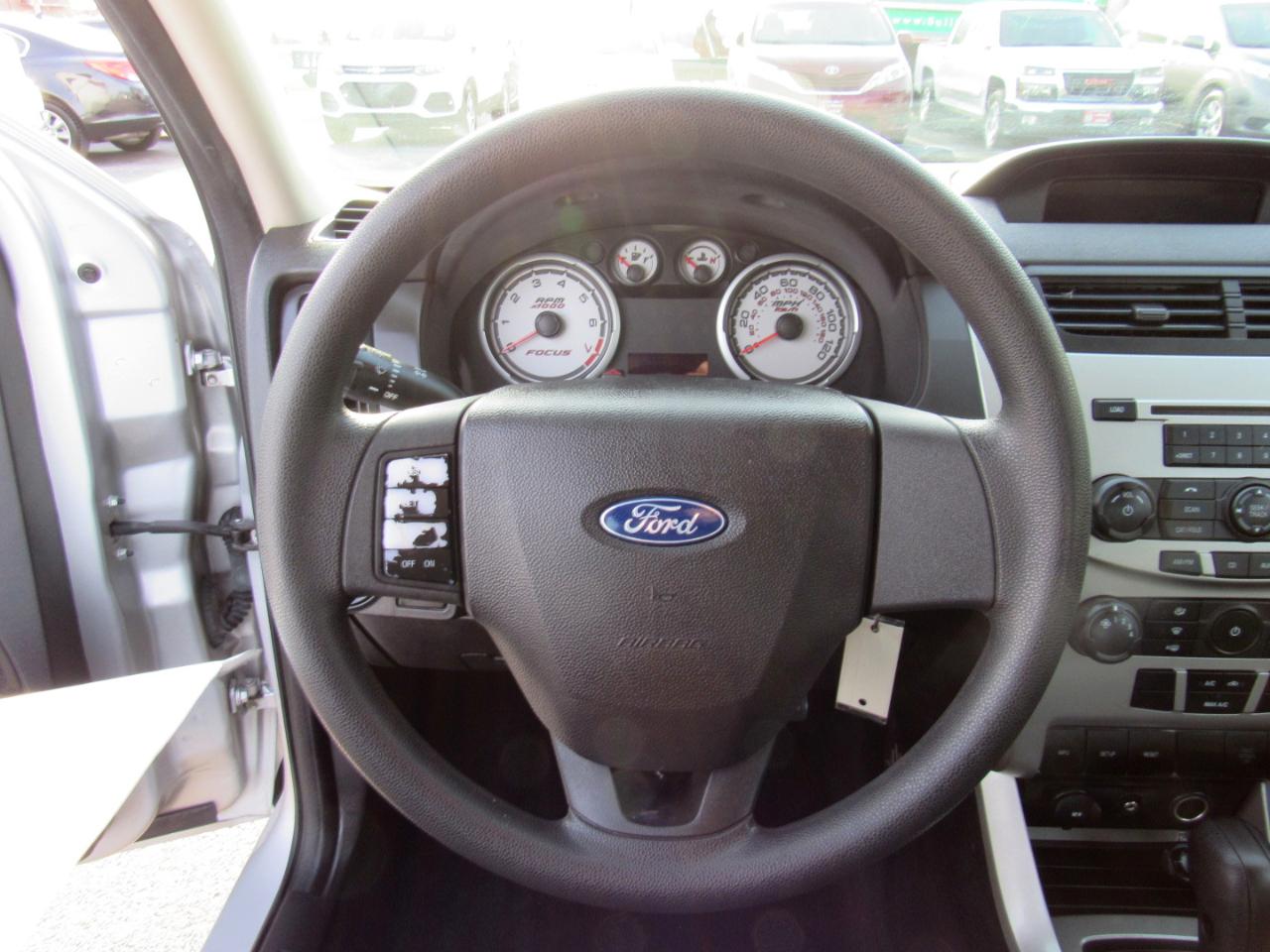 Ford Focus 4dr Sdn SE 2008