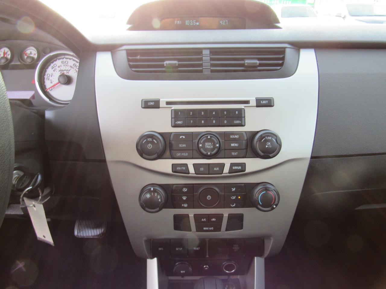 Ford Focus 4dr Sdn SE 2008