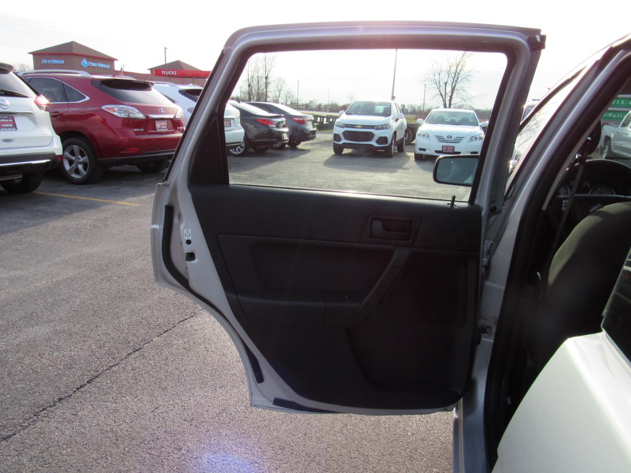 Ford Focus 4dr Sdn SE 2008