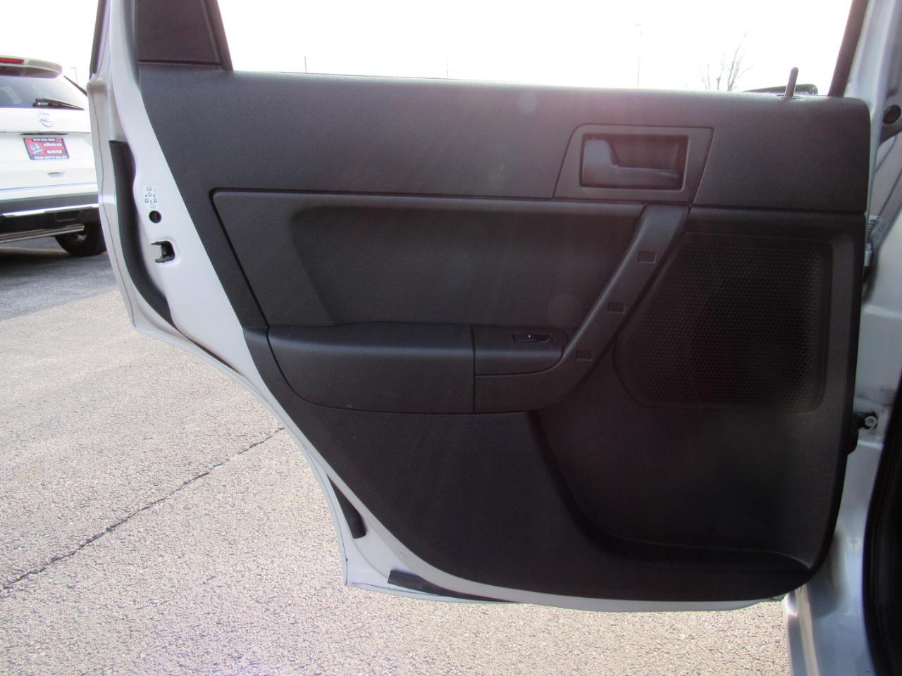 Ford Focus 4dr Sdn SE 2008