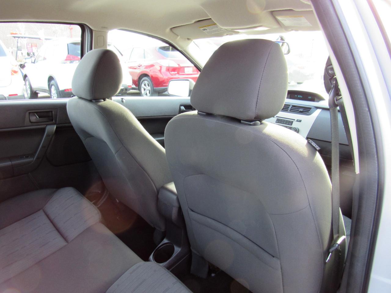 Ford Focus 4dr Sdn SE 2008