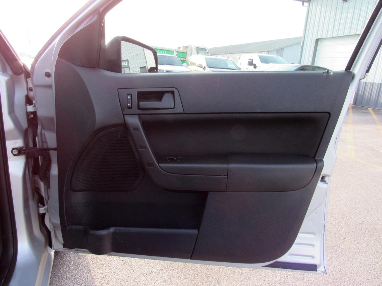 Ford Focus 4dr Sdn SE 2008