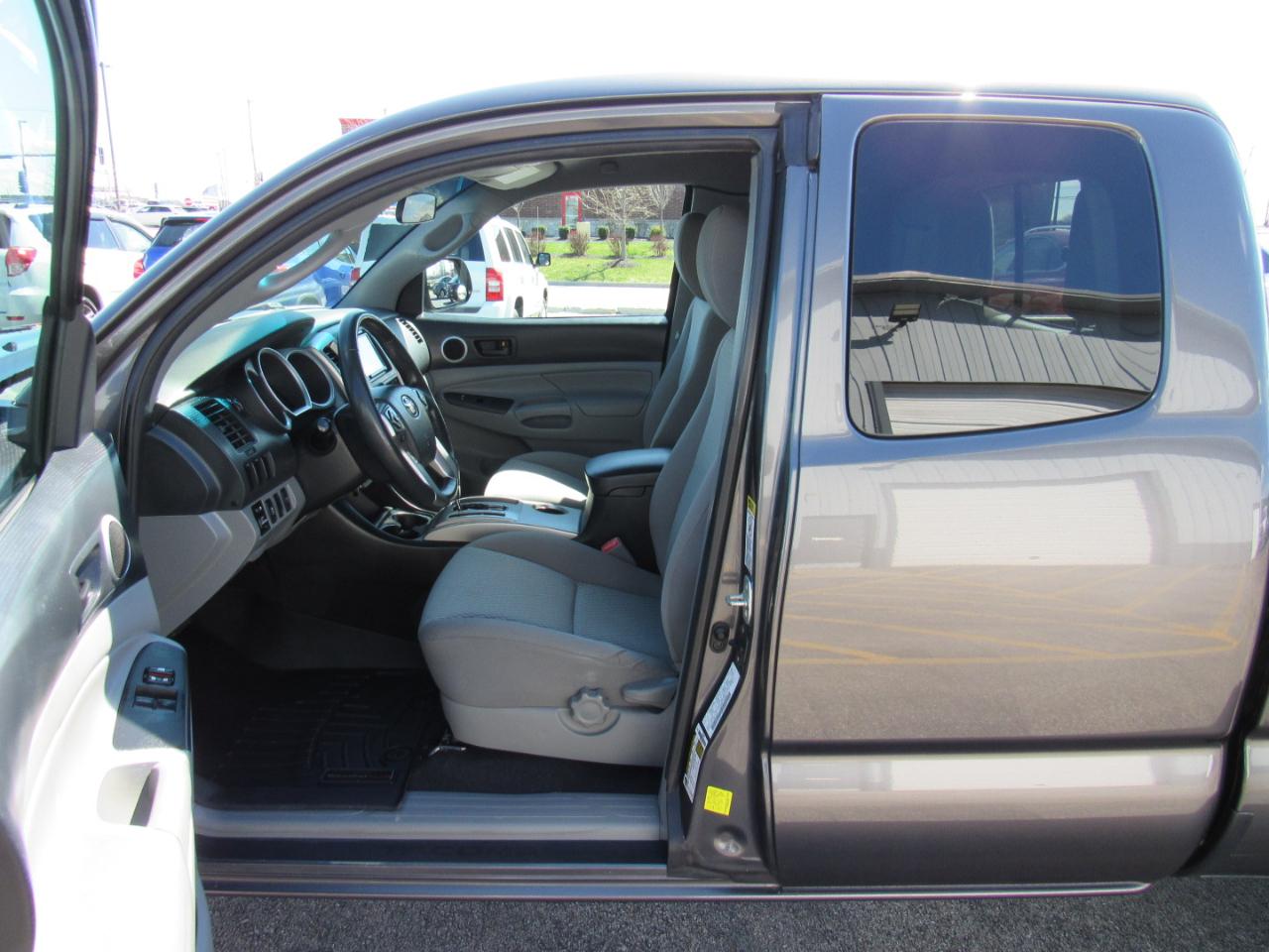 Toyota Tacoma 4WD Access Cab I4 MT (Natl) 2014